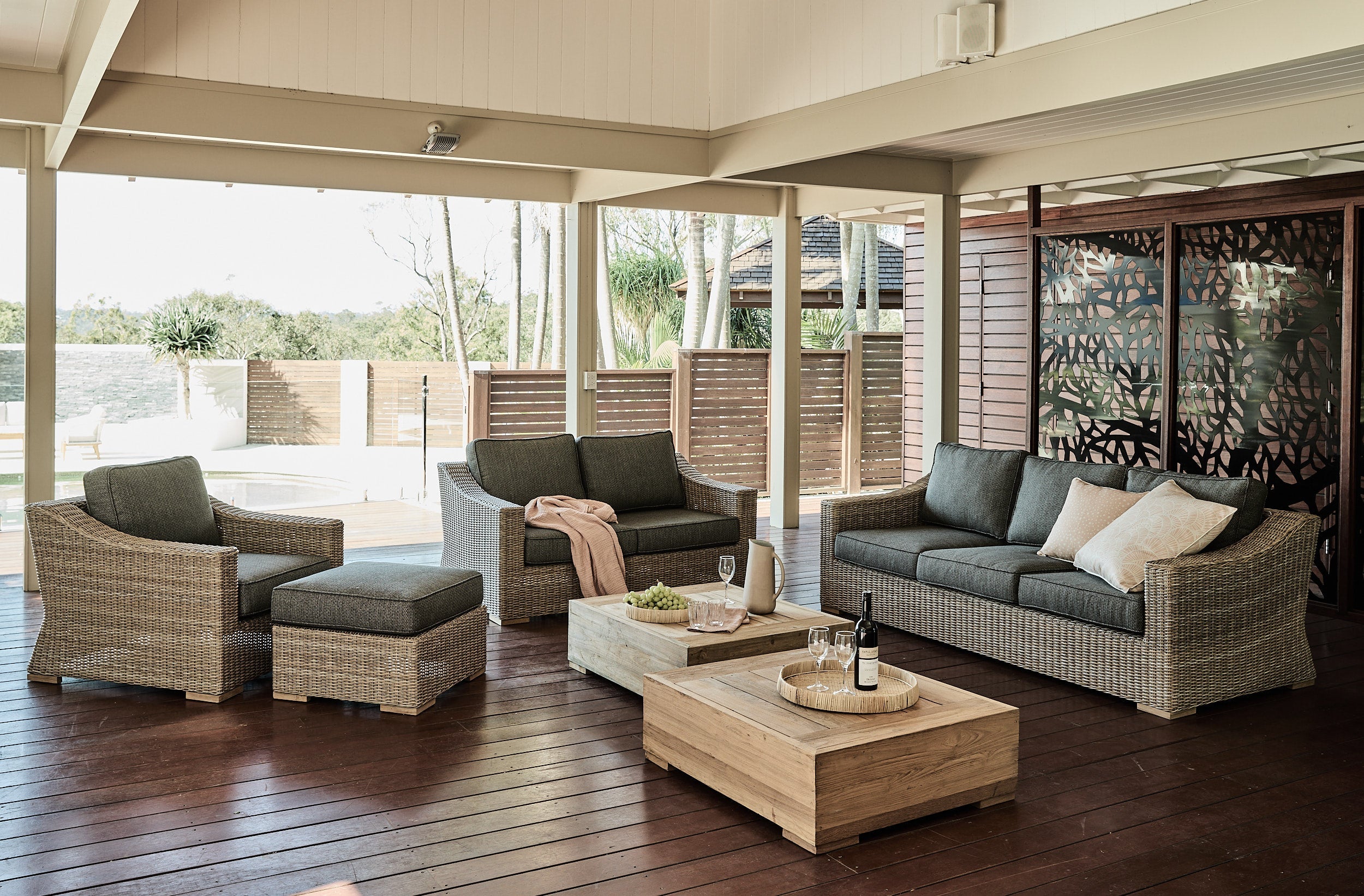 Wicker Outdoor Lounges | Woodbury Furniture