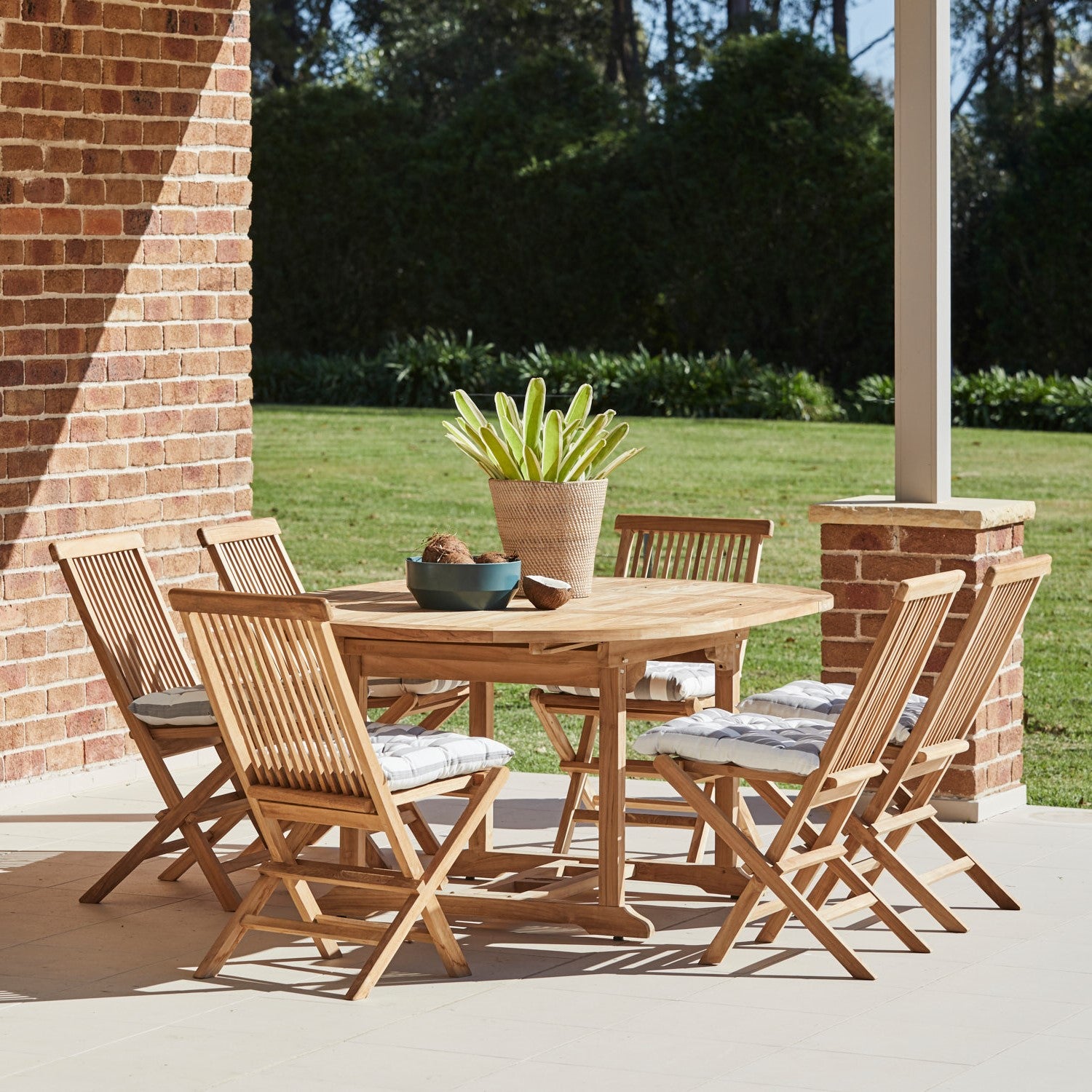 Round Outdoor Table Setting Woodbury Furniture Australia