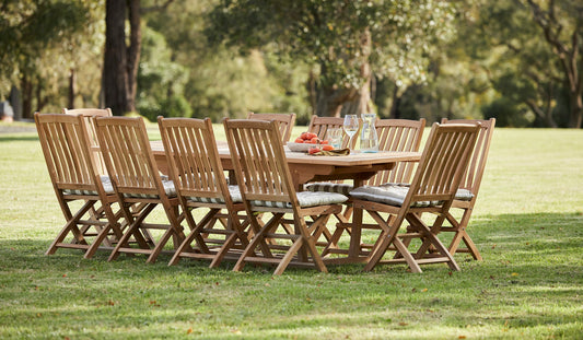 How to Choose a Compact Outdoor Dining Set for Small Spaces