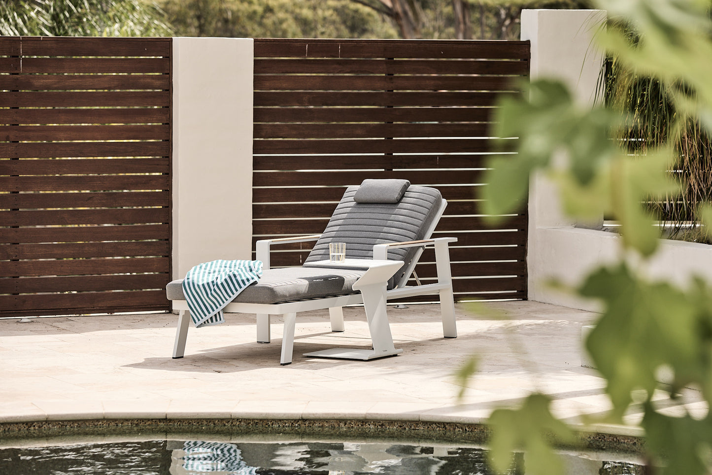 Kai Sunlounger in white