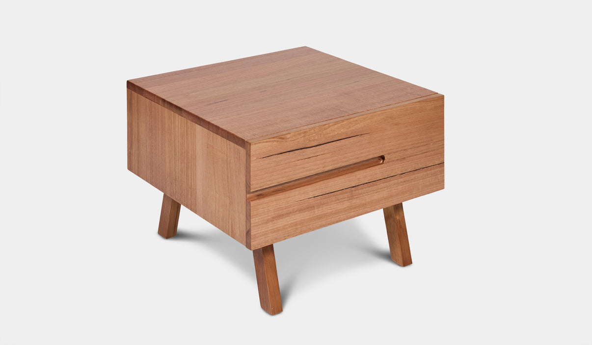 Newport Tasmanian Oak Side Table – Woodbury Furniture