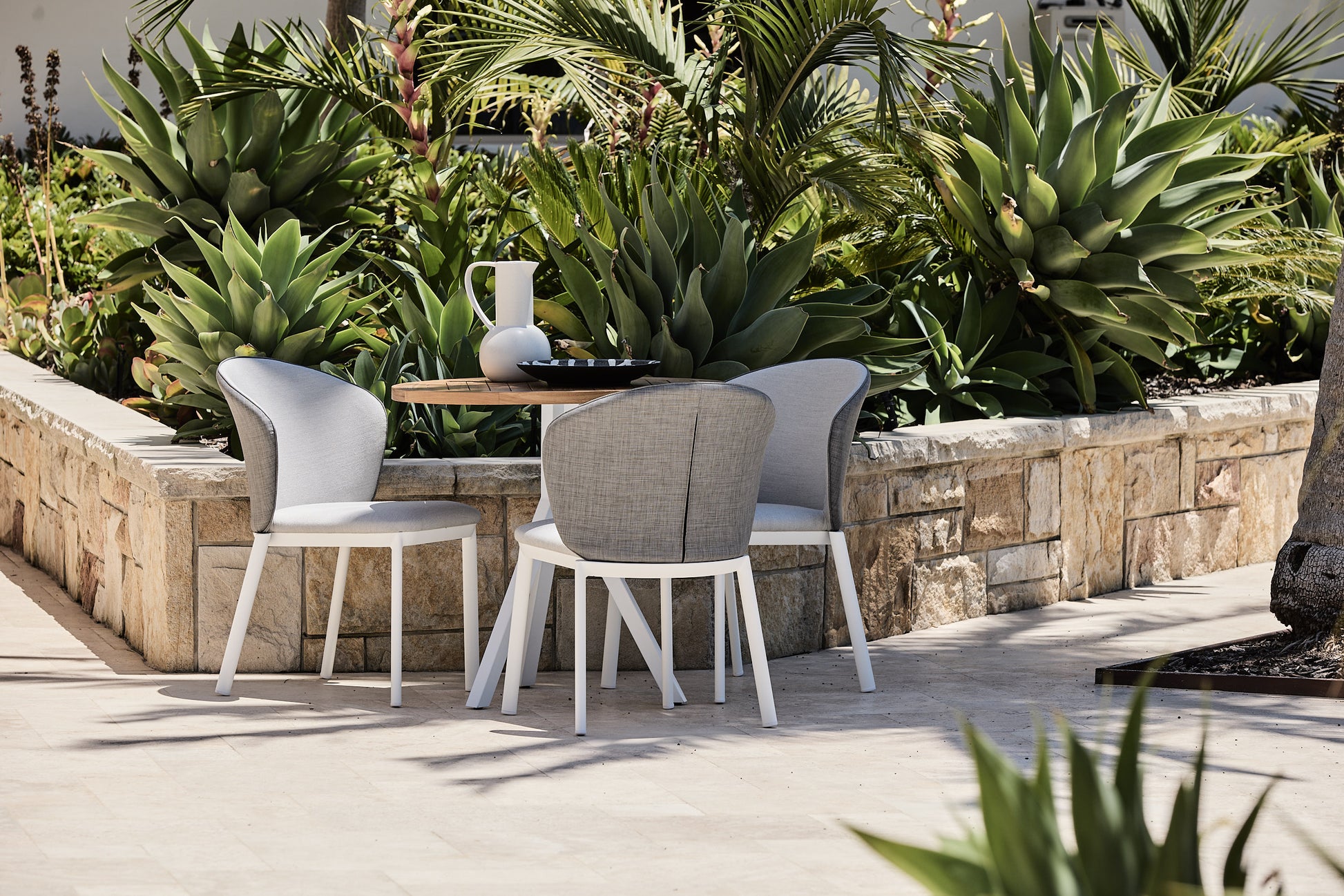 palma QDF outdoor fabric dining chairs and teak round table