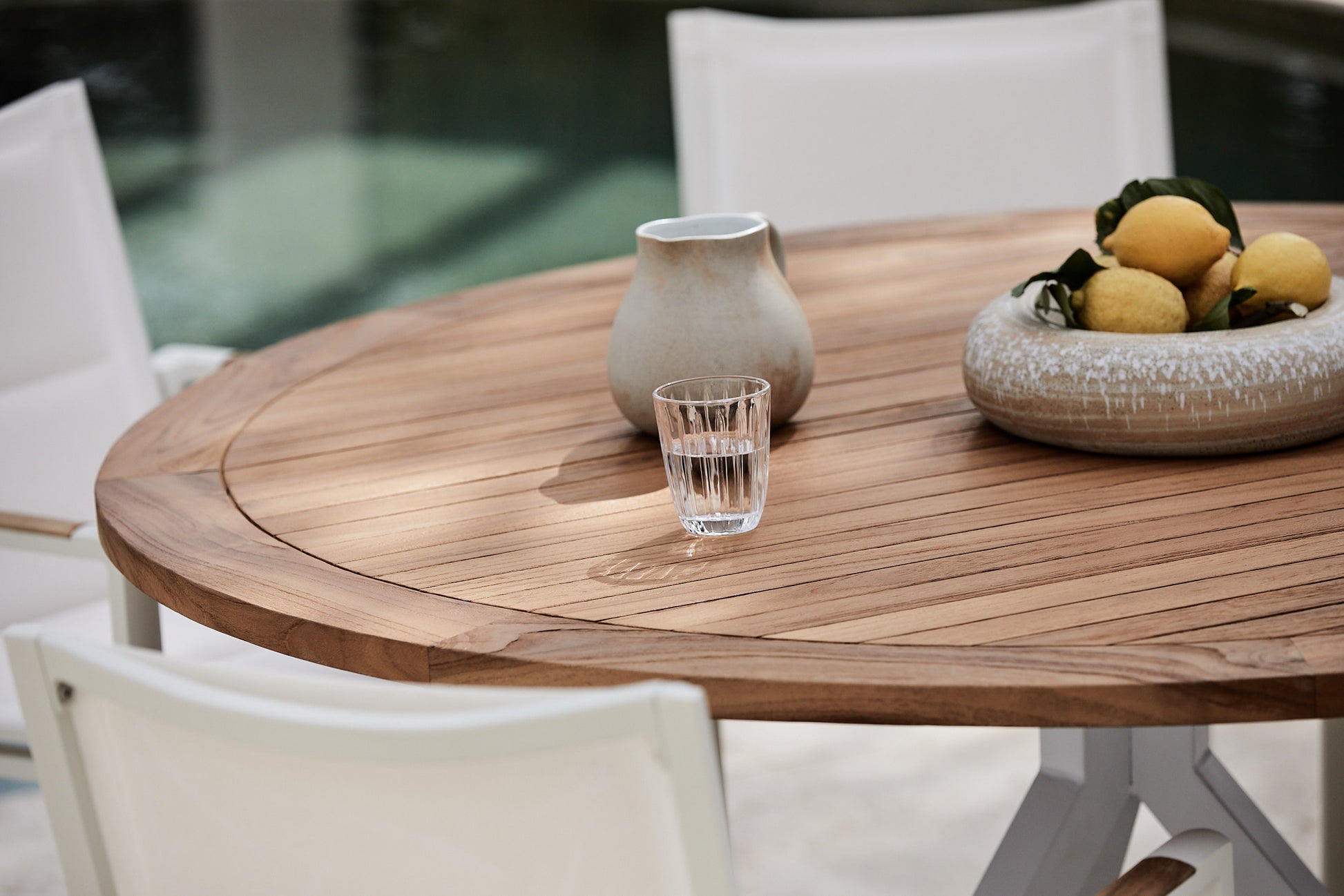 rockdale round outdoor table white and teak