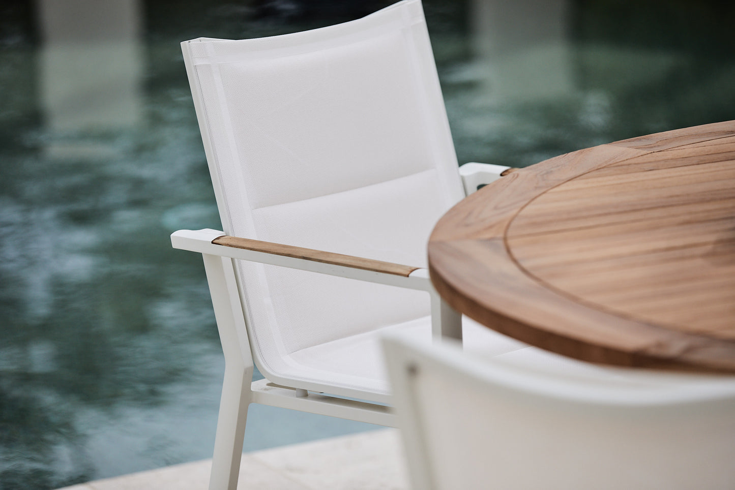 rockdale round outdoor table white and teak