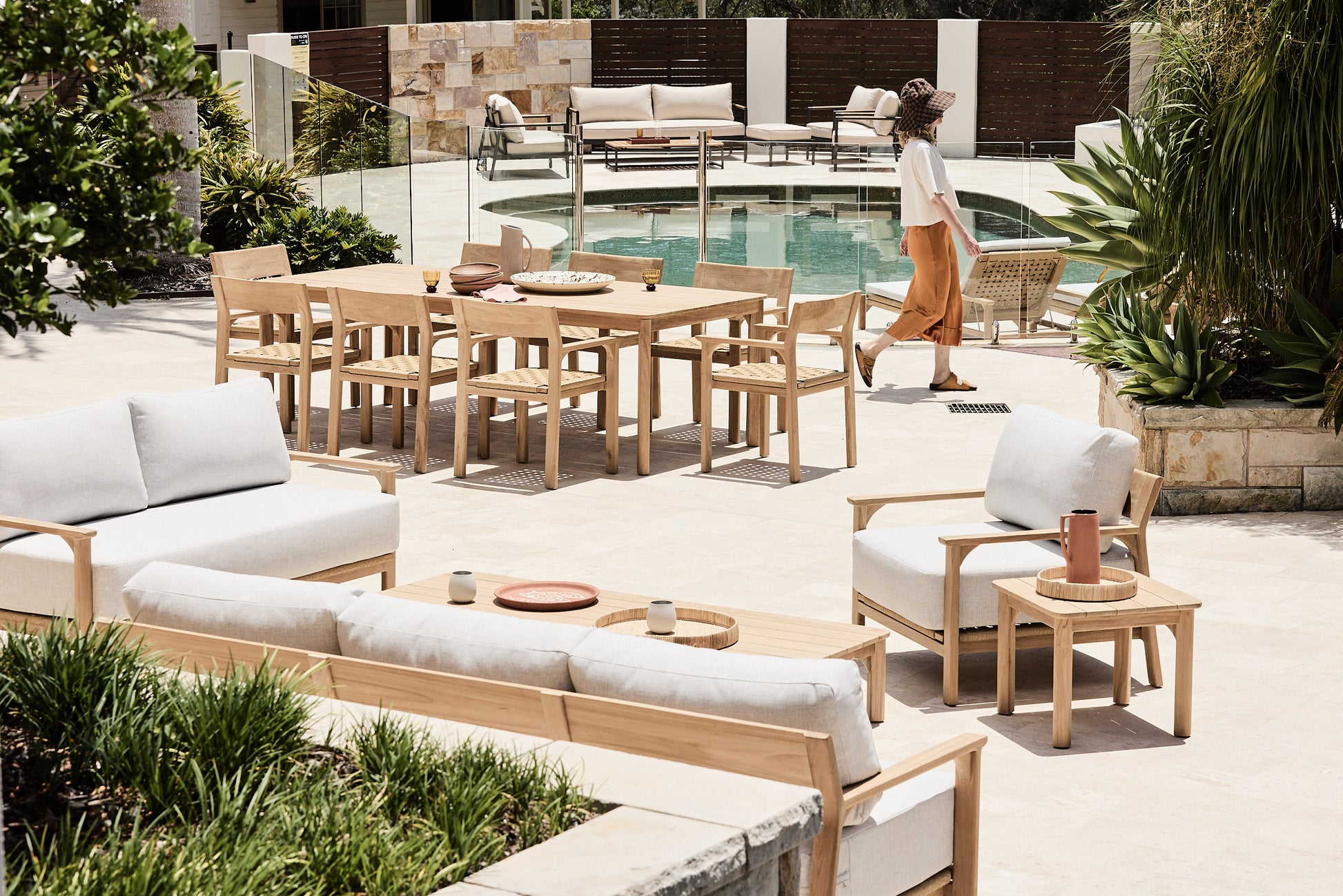 Saint Tropez Outdoor Sofa and dining set