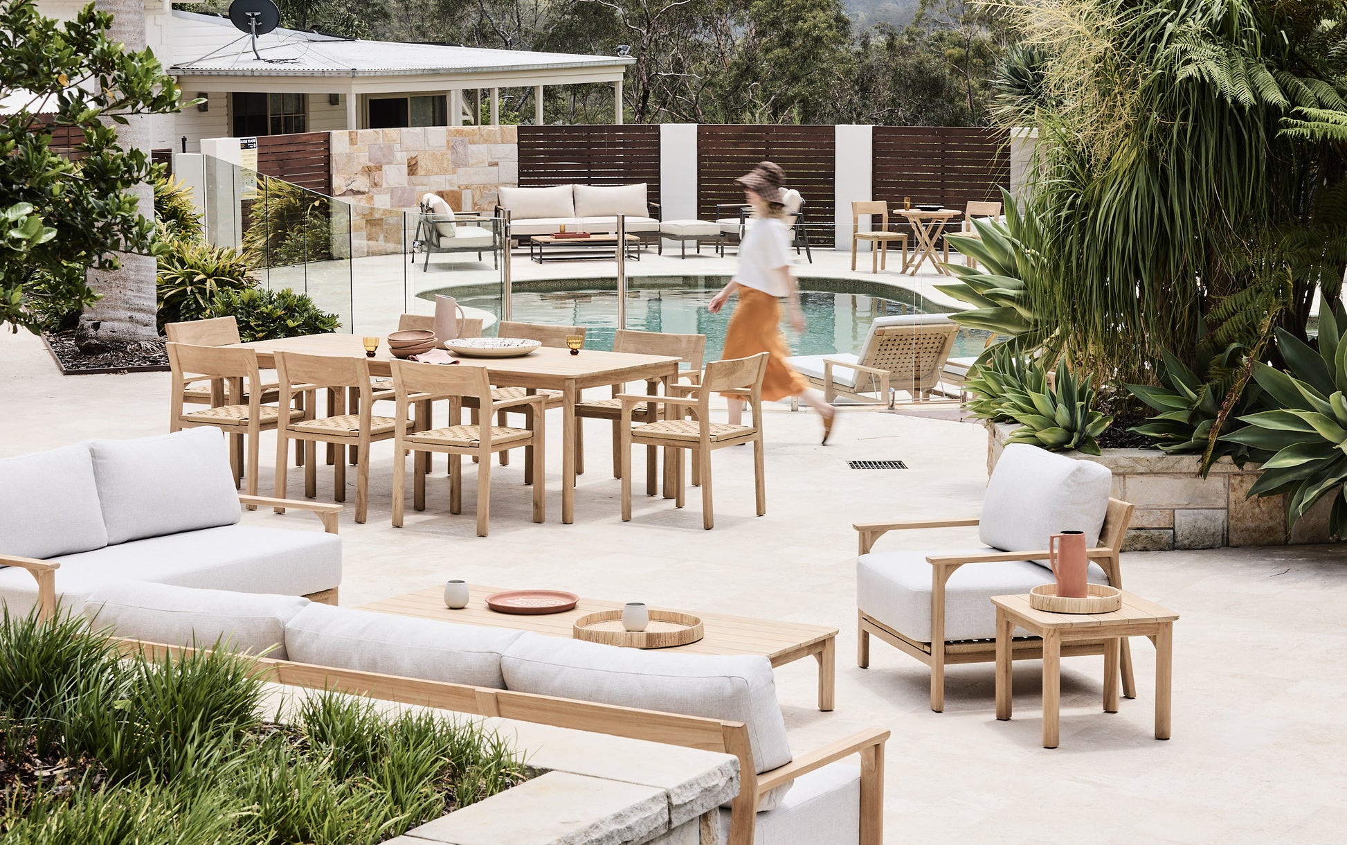 Saint Tropez Outdoor Teak setting