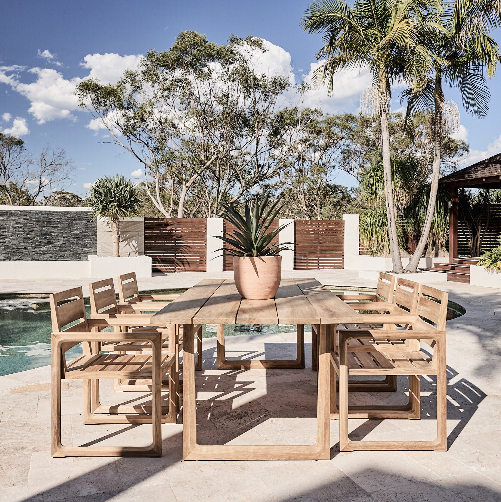 natural_mykonos_outdoor_dining_setting_in_teak