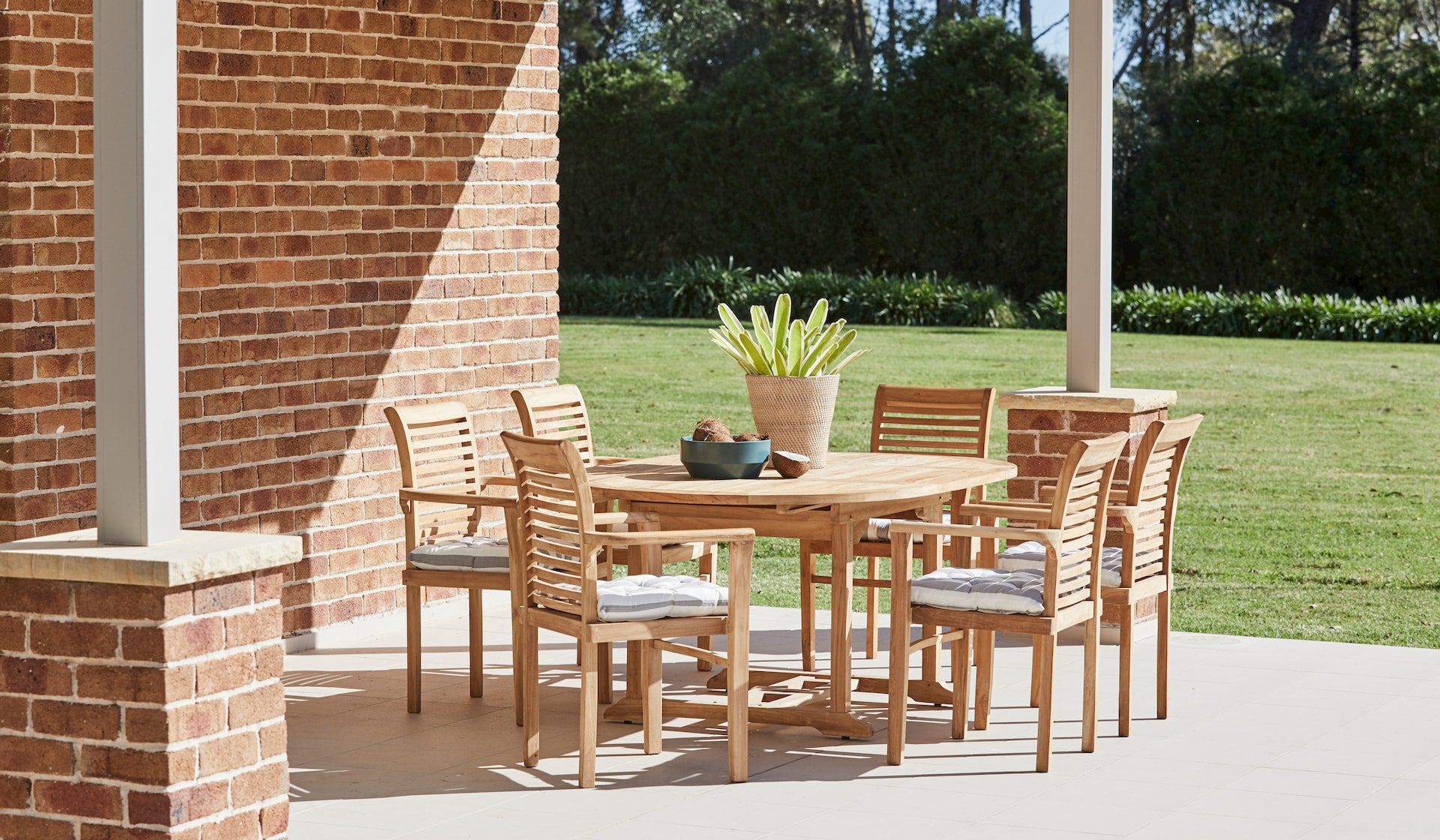 teak round outdoor table with armchairs