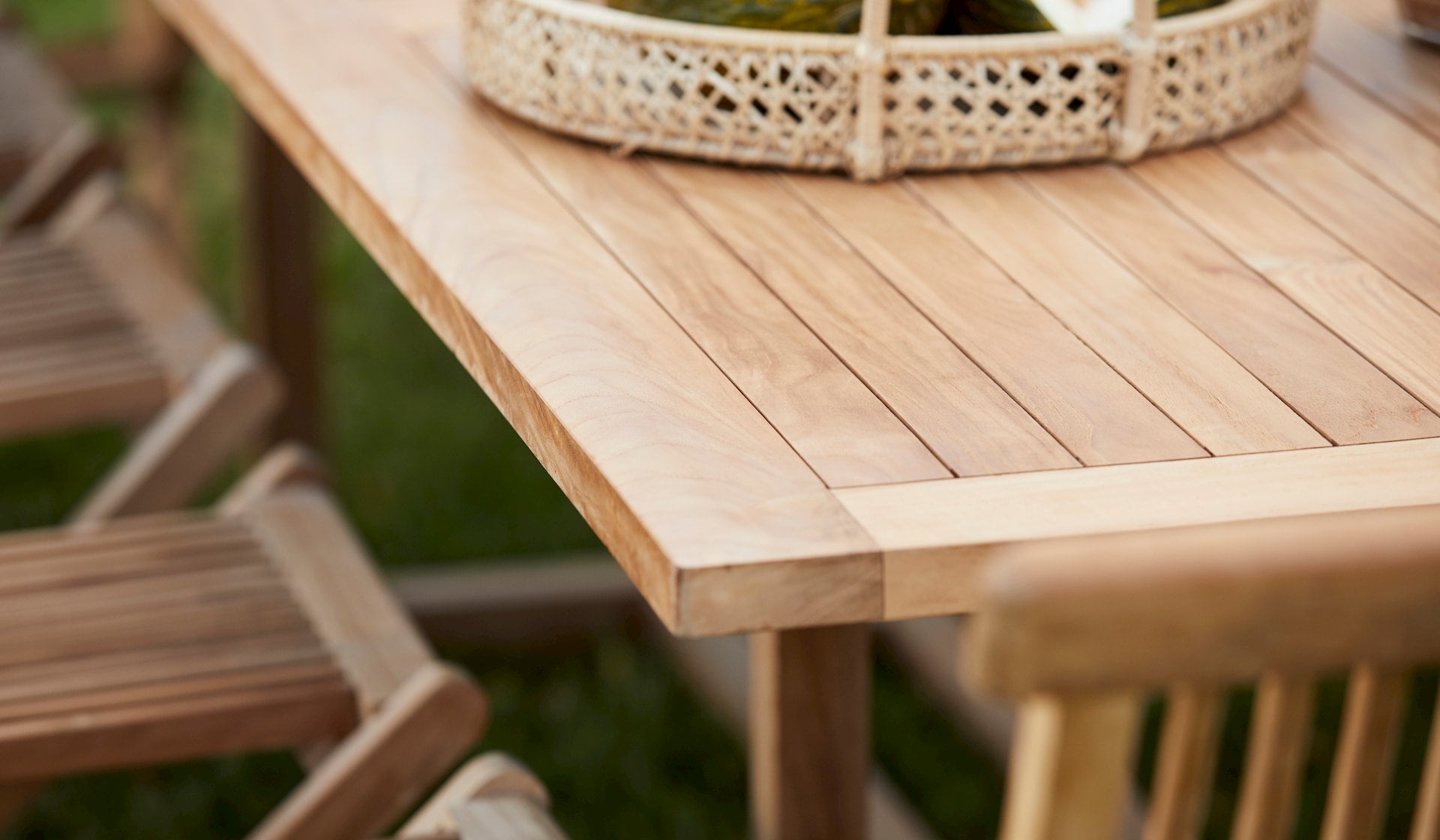 Classic outdoor teak setting 2