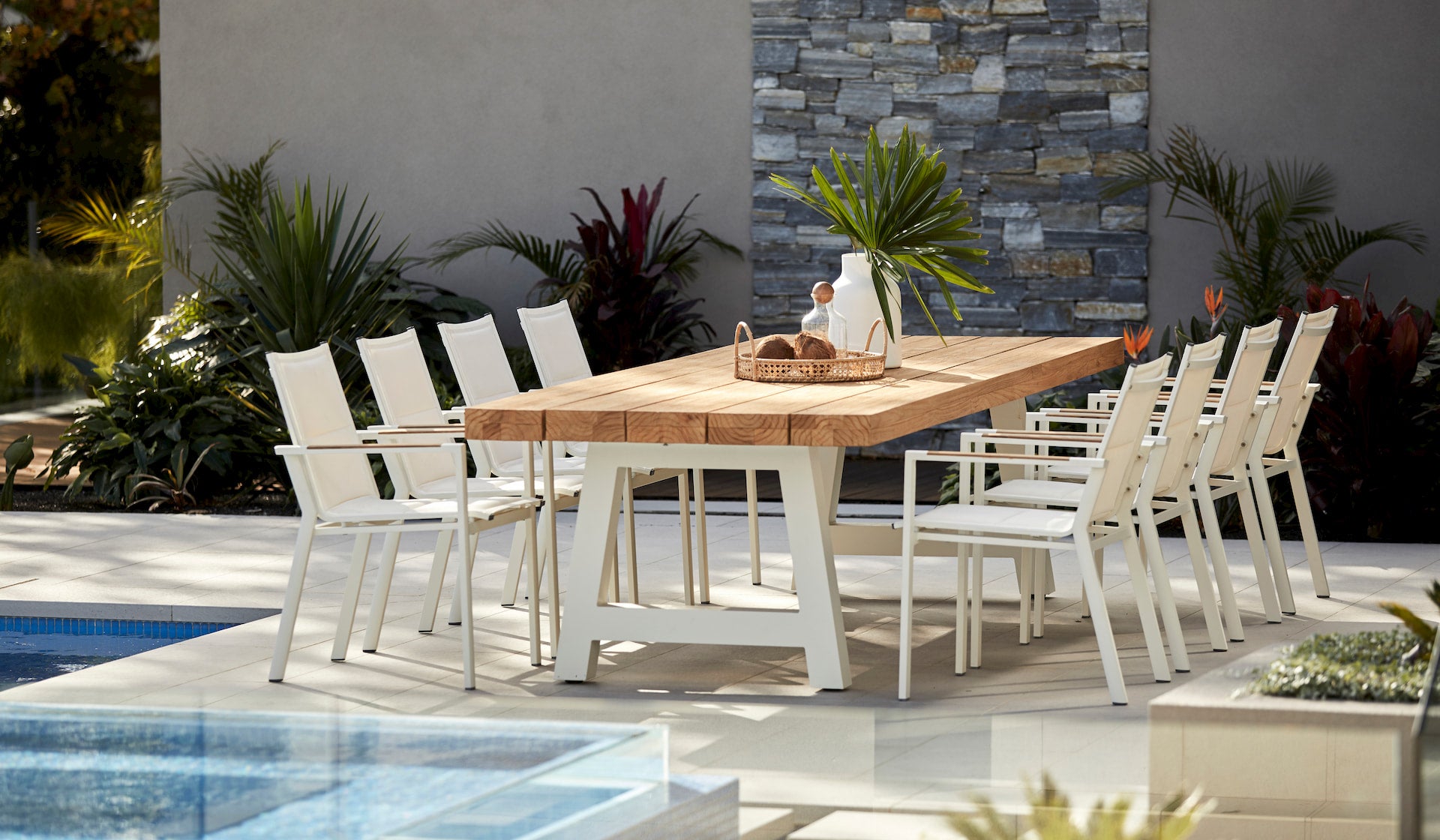 crosstie outdoor teak table chunky with aluminium chairs