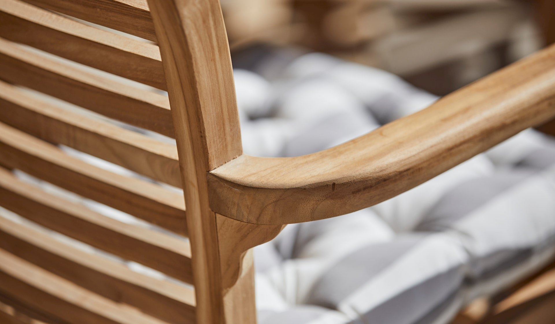 arm chair teak with chair pad